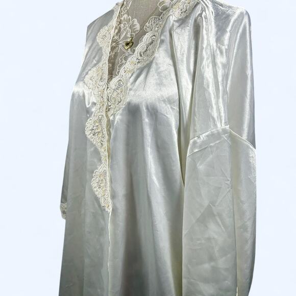 Old Money Victoria Secret Gold Label Robe - Picture 2 of 4